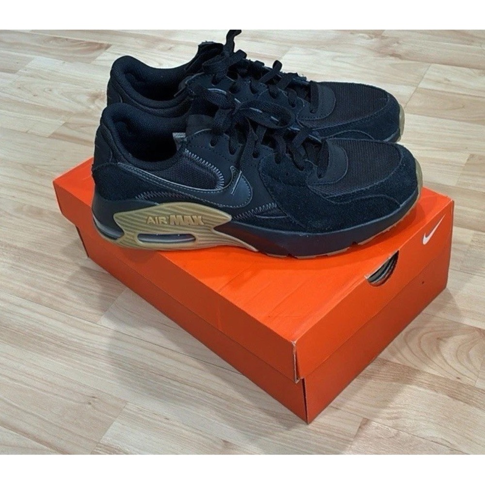 NEW NIKE AIR MAX EXCEE Men's Size 8 Black / Gum